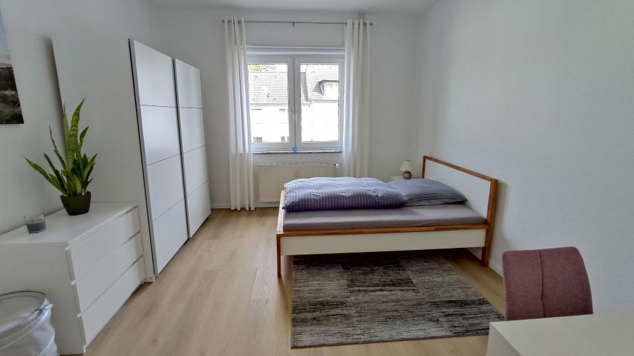 Modernes und vollmöbliertes Zuhause in zentraler Lage - Uniklinikum Essen – Schlafzimmer