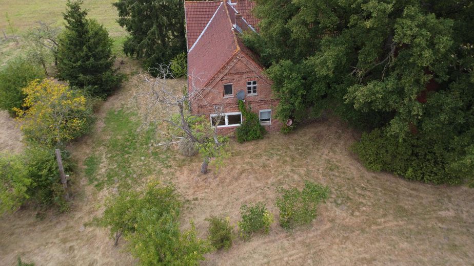 Casa unifamiliare / ex azienda agricola con grande terreno in posizione tranquilla – Foto 13