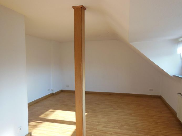 2. Etage Dachgeschoß, Hell und Ruhig – Wohnzimmer