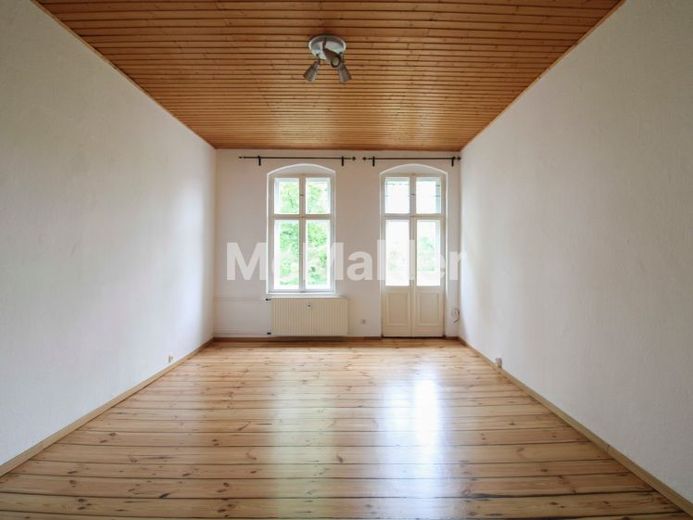 Berlin-Neukölln'da balkonlu ve ahşap döşemeli büyüleyici 1 odalı daire – hemen taşınmaya hazır – Fotoğraf 1