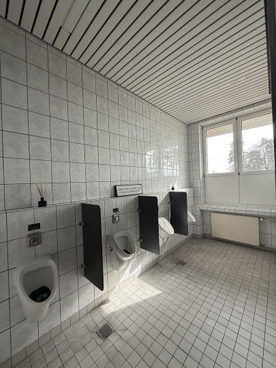 Imposante Rarität Massive Gewerbehalle in Ehemaligen Kasernegelände – Foto 3