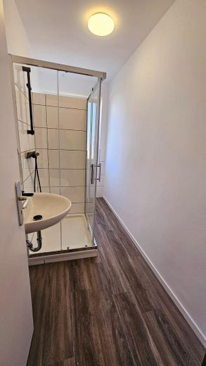 Kernsanierte 2 Zimmer Wohnung zu vermieten – Bad