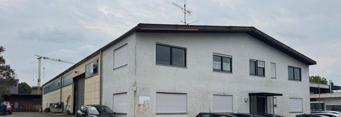 Vorderansicht gr. Halle+ Büro