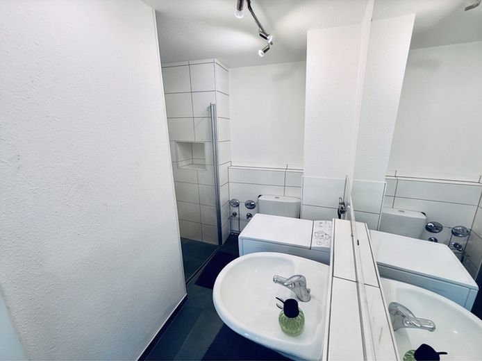 Sofort bezugsfreie 80 m² 3-Zi.-Wohnung – 3er WG-geeignet & 5,5 % Sonder AfA dank Gutachten – Bad