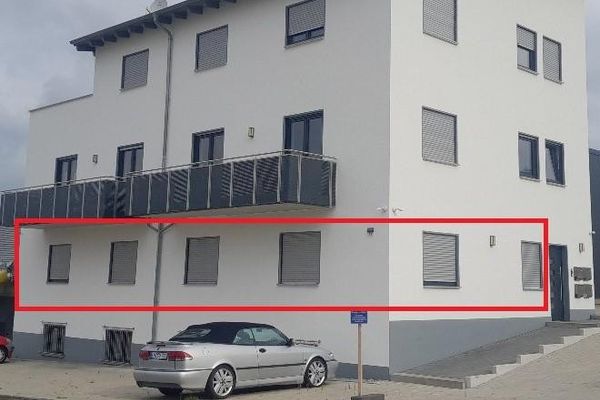 Office space in a location with excellent transport connections on the ground floor