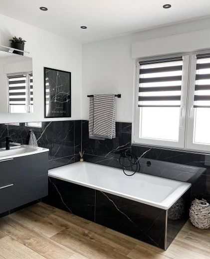 Modernisiertes Reihenendhaus in unverbaubarer Feldrandlage – provisionsfrei – Badezimmer