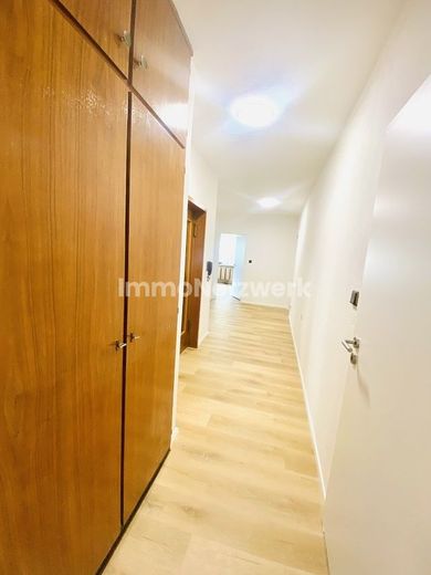 NEUER PREIS***Familienhaus mit Anliegerwohnung - Frei stehendes Zweifamilienhaus mit Herz*** – Flur EG