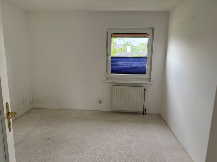 Casa unifamiliar con 1209qm de terreno y más de 250qm de superficie útil – Zimmer am ende des Ganges