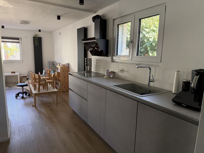 Huis in plaats van appartement – gemoderniseerd voorhuis met tuin – Foto 7