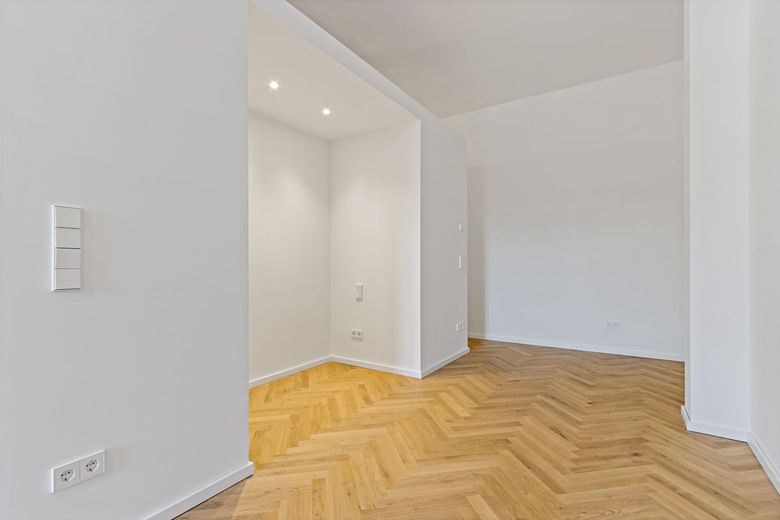 Wohnen mit Charme: Exklusive 1,5-Zimmer-Wohnung im Denkmal - nur wenige Schritte zur Saale! – Schlafzimmer