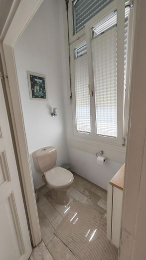 Komisyonsuz: Üç balkonlu, 4,5 odalı eski yapı hayali, ortak bahçe ve çok daha fazlası. – WC
