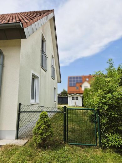 Von Privat: Reiheneckhaus in ruhiger Lage Schwarzenbruck / OT Lindelburg – Giebelseite