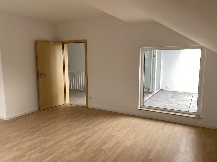 Wunderschöne 4,5-Zimmer-Maisonette-Wohnung in allerbester Lage von Rödermark OR – DG Zimmer 2