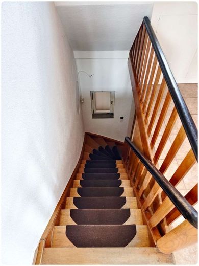 Uetze - Eltze - 2-Familienhaus mit Friseursalon - selber Wohnen plus Mieteinnahmen – Treppe in OG