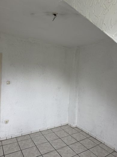 Spokojne mieszkanie 3,5-pokojowe w samym centrum Oberhausen – z dużym potencjałem – Zdjęcie 4