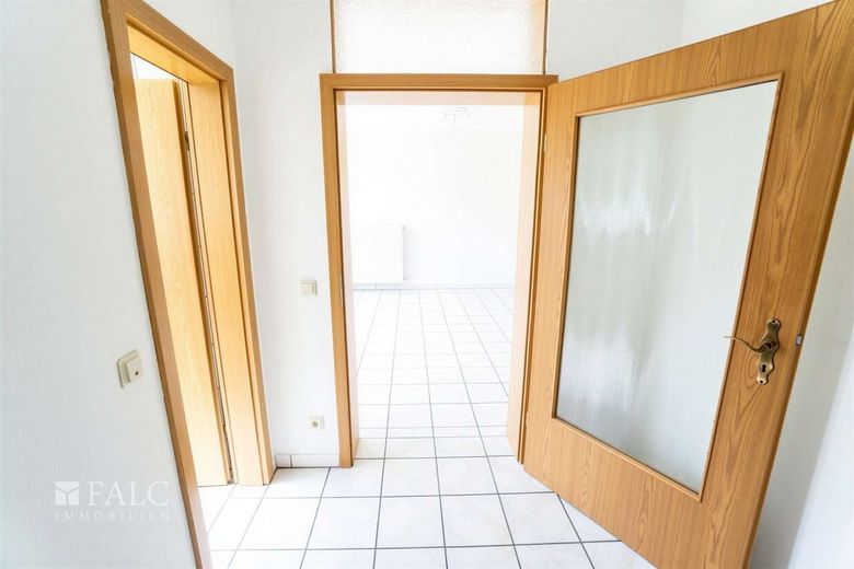 Schöner Wohnen mit 3ZKB in Homburg- Erbach! – Wohnungseingang