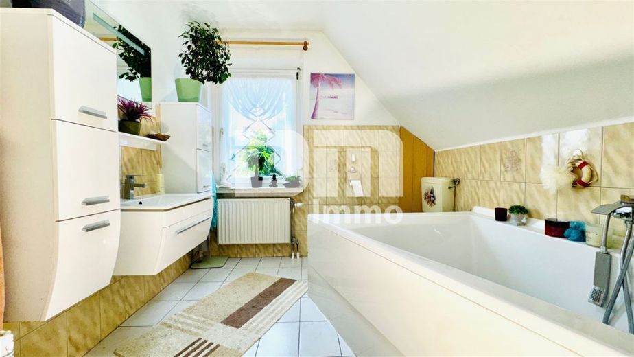 Gepflegtes Raumwunder in idyllischer Lage - Modernisiertes Einfamilienhaus Garagen / Garten – OG / DG Bad Wanne