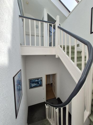 Mehrfamilienhaus, Dreifamilienhaus mit Loft Charakter u. Dachterrasse in Krefeld – Treppenhaus