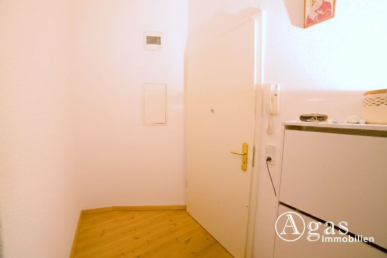 Charmante 2-Zi-Altbauwohnung mit Balkon in ruhiger Hinterhauslage – Flur
