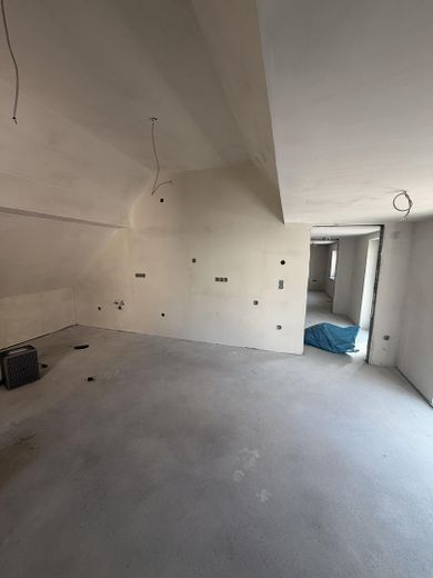 Ático diáfano con estilo loft tras reforma integral: 2 habitaciones + vestidor y balcón – Wohn-& Küchenbereich_Rohbau
