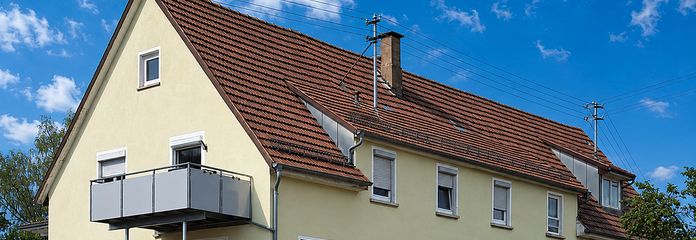 Mehrfamilienhaus - 5 Wohnungen u. 2 Garagen – Gesamtansicht