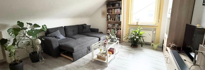 Charmante 4-Zimmer DG-Wohnung mit eigenem Garten+Garage+Stellplatz in TOP Lage!