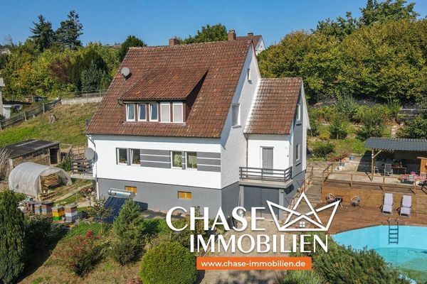 Casa unifamiliare unica in una piacevole posizione collinare con piscina e grande terreno - a Eschershausen