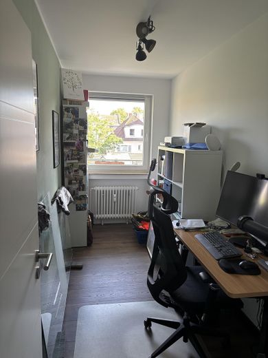 Helle 3-Zi Wohnung mit großzügigen Balkon – Büro / Kinderzimmer