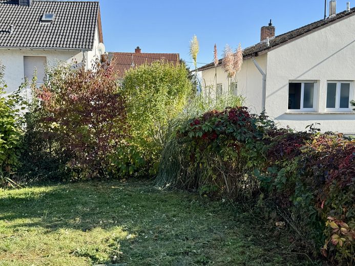 Feldkirchen | Semi-detached house with sunny balcony | 6 rooms | Garden | Quiet location – Garten