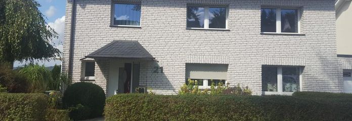 Wohnhaus mit Einliegerwohnung 