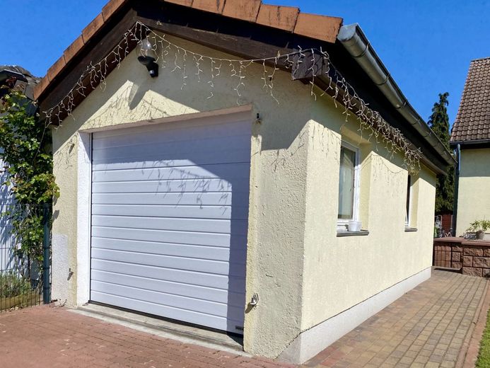 Garage mit Rolltor