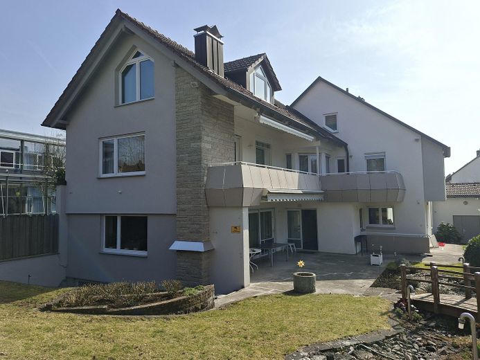 Sehr gepflegtes 4-Familien-Wohnhaus mit großem Gartengrundstück in Top Wohnlage von CR – Außenansicht