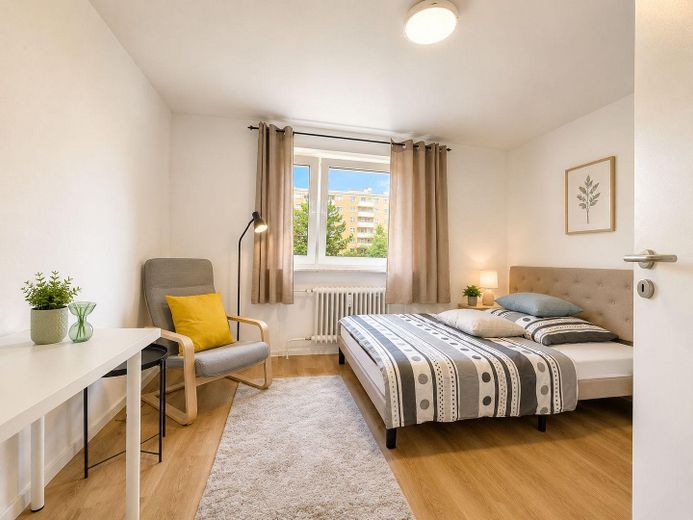 Zimmer unten links