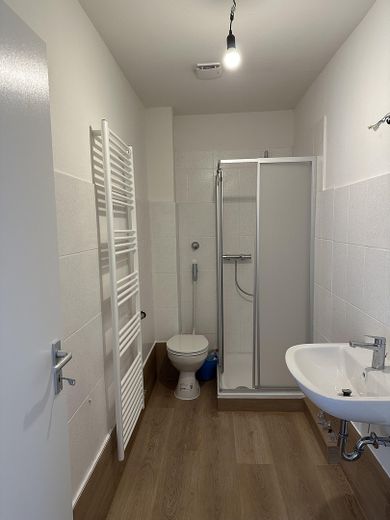 Frisch renovierte 4-Zimmer Wohnung in Essen-Frohnhausen – Badezimmer