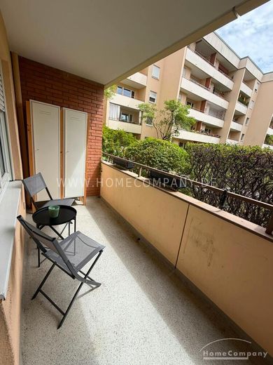 Modern furnished apartment with balcony – baebd98998d76b9ed25aa86bfcef3b0bf1fc7e4b.jpg