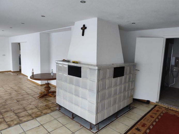Ex locanda di campagna immersa nel verde – tanto spazio per le proprie idee – Foto 7