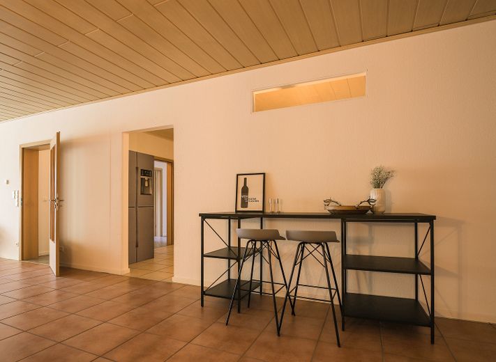 Casa unifamiliare ristrutturata con 2 garage enormi e innumerevoli possibilità di sviluppo – Foto 4