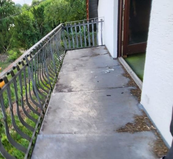 Architektenhaus in ausergewöhnlicher Alleinlage – Balkon Kinderzimmer 1