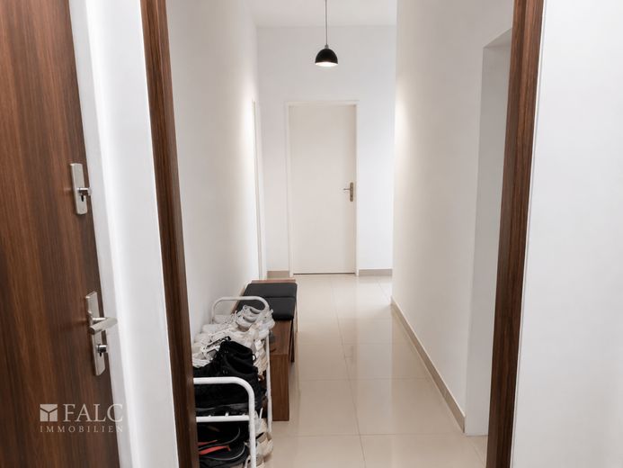 Wie ein Neubau, nur mit Seele-vollständig sanierte 4-Zimmer Wohnung – Flur Innen