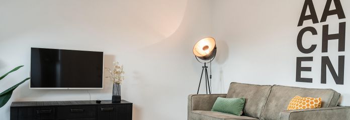 अवधि-आधारित आवास - पूरी तरह सुसज्जित और नवीनीकृत – Wohnzimmer