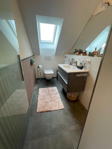 Luxuriöse 4-Zimmer-Wohnung Tegernheim, Barrierefrei mit Aufzug – Bad Kind