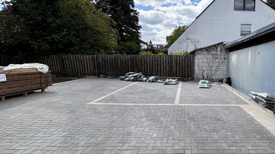 Hinterhof mit Stellplätzen