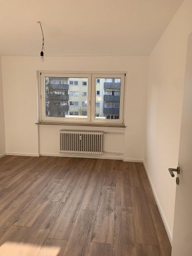 Helle 2-Zimmer-Wohnung in Hattersheim – kernsaniert, mit Balkon und Stellplatz – Schlafzimmer