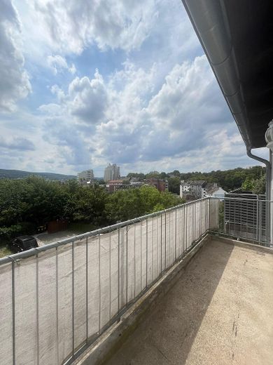 Luminoso appartamento duplex di 4 locali con balcone DA SUBITO SOLO CON WBS – Foto 2