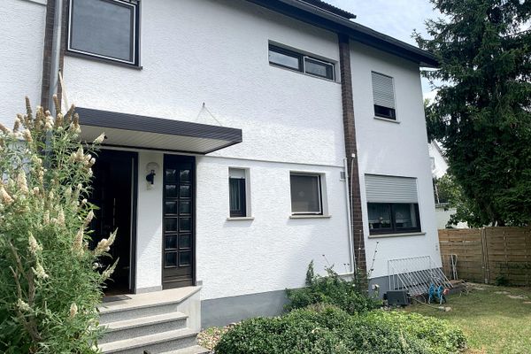 Bright end-of-terrace house with plenty of space, potential for expansion, and a large plot in Hanau’s Musicians’ Quarter