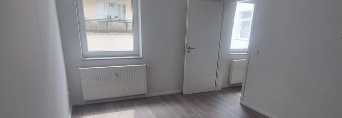 2 Zimmer Wohnung inklusive Einbauküche und Waschmaschine.