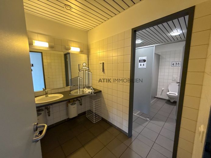 ATIK: Repräsentative Büroflächen im obersten Stockwerk mit exzellenter Aussicht – WC