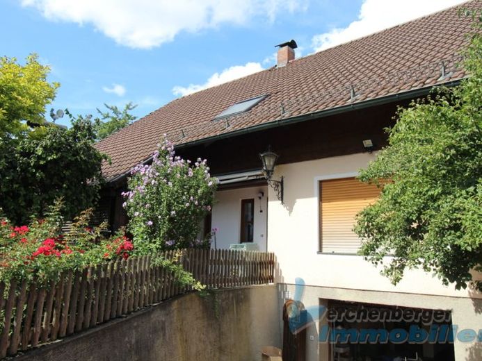 Ampia casa unifamiliare con giardino a Niederviehbach – Foto 1