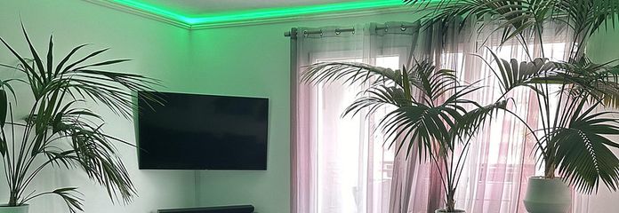 Direct beschikbaar in City-West: appartement met uitzicht op de skyline + ondergrondse parkeergarage – Wohnzimmer