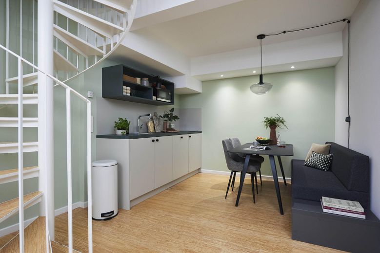 2-Zimmer Maisonette Apartment für 1250€ Warm – vollmöbliert mit Gym & Workspace – Foto 1